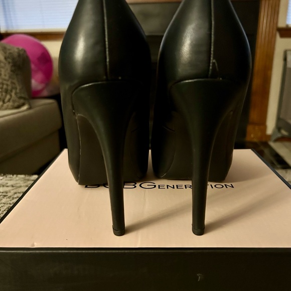 BCBGeneration Penni Pump - Picture 3 of 11